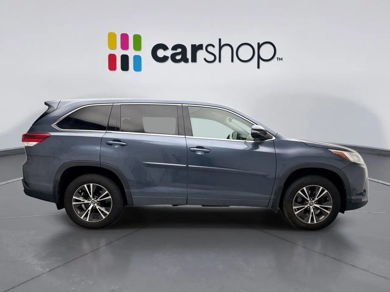 2017 Toyota Highlander LE Plus photo 6