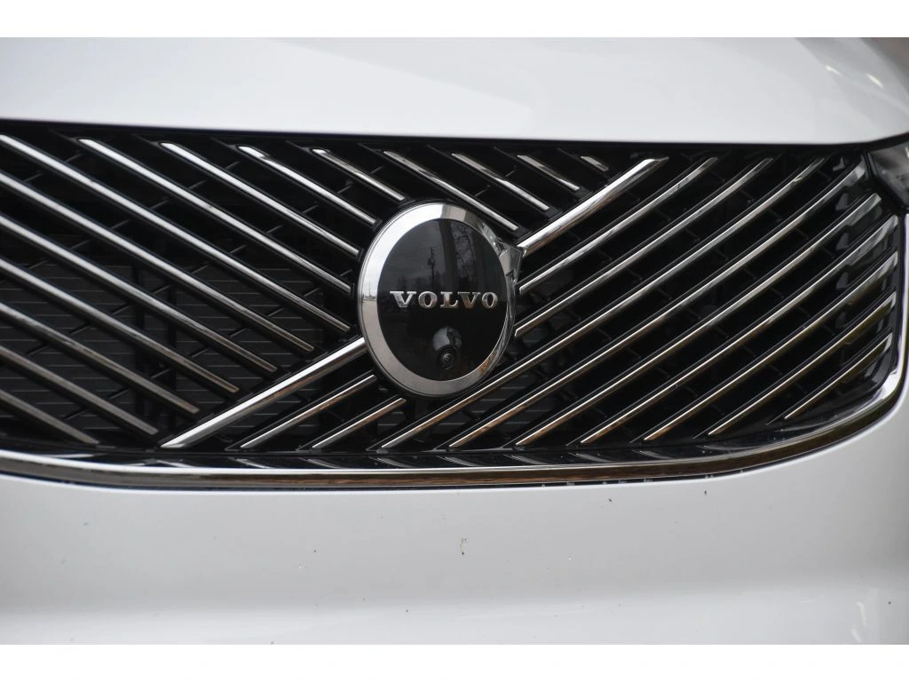 2026 Volvo - image 10