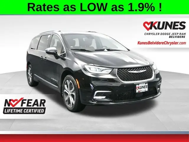 2026 Chrysler Pacifica Pinnacle's photo