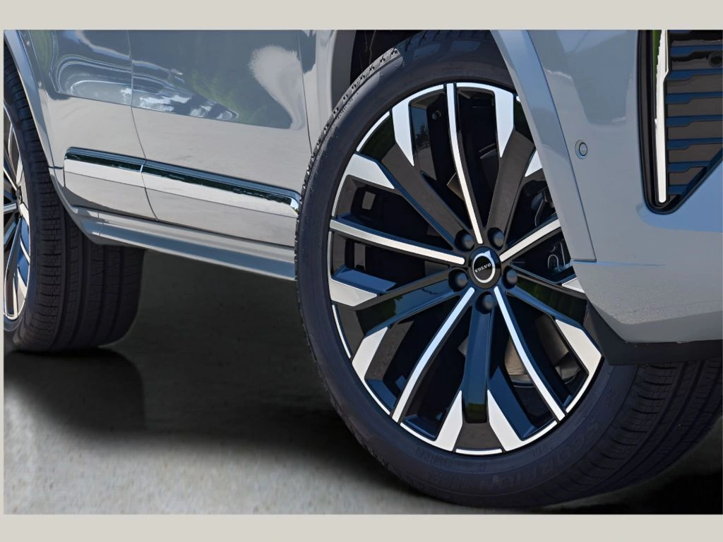 2026 Volvo - image 9