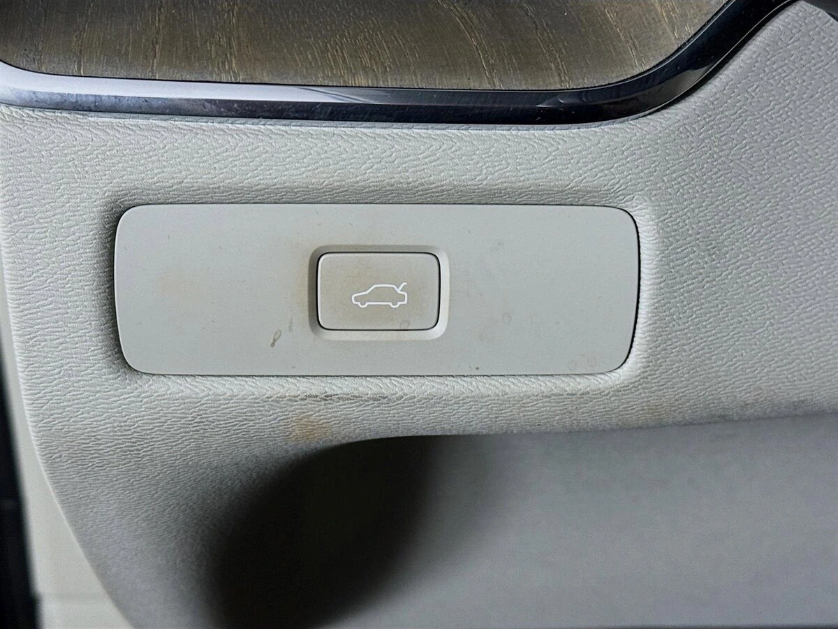 2023 Volvo - image 10