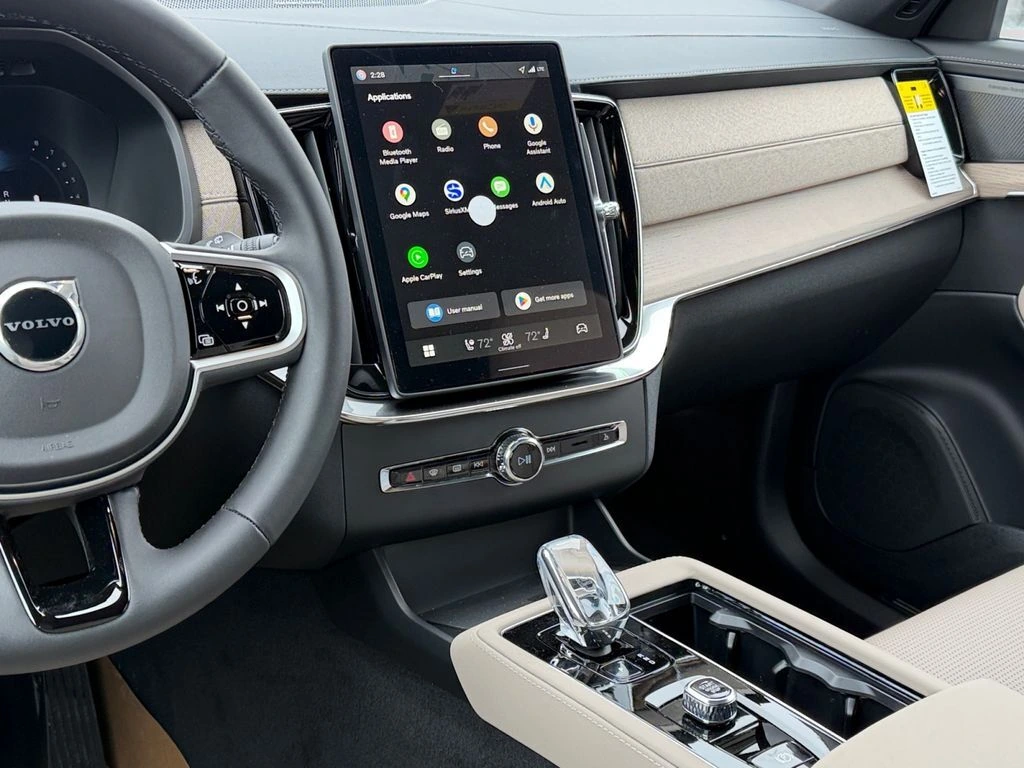 2026 Volvo - image 12