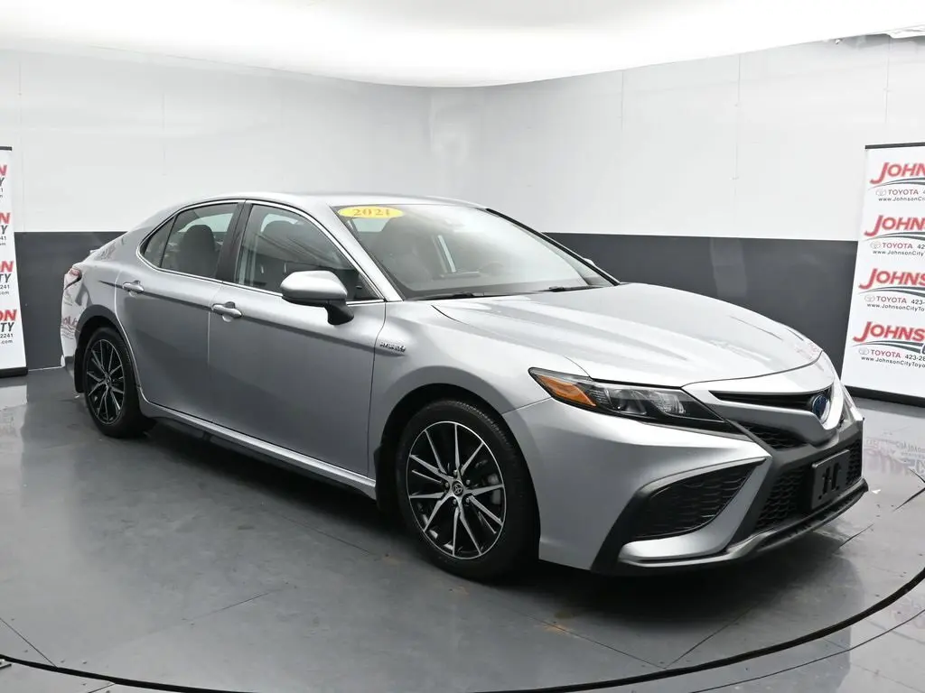 2021 Toyota Camry Hybrid SE photo 2