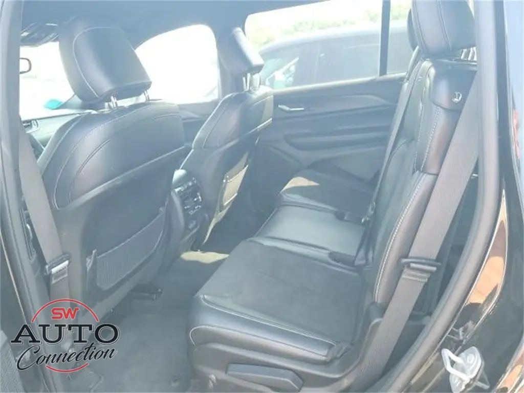 2024 Jeep Grand Cherokee Altitude photo 5