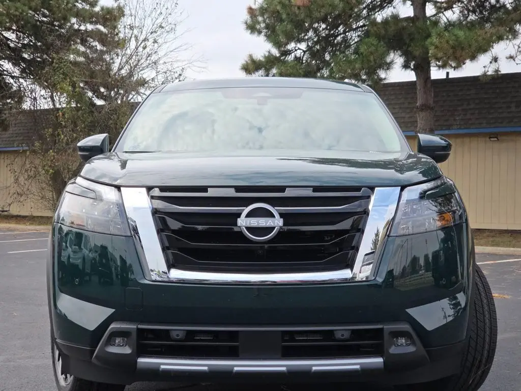 2025 Nissan Pathfinder Platinum photo 5