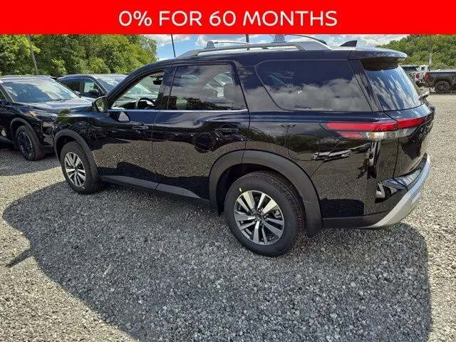 2025 Nissan Pathfinder SL photo 3