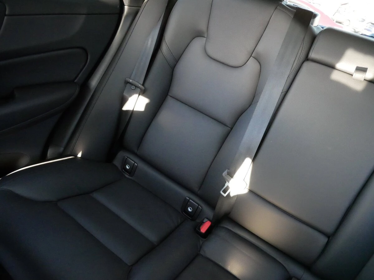 2025 Volvo - image 12