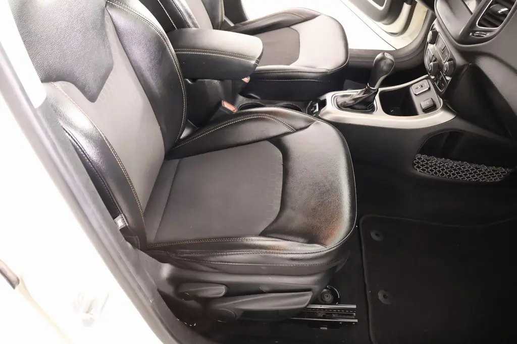 2020 Jeep Compass Latitude photo 4