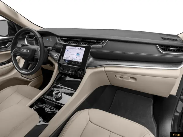 2025 Jeep Grand Cherokee Limited photo 3