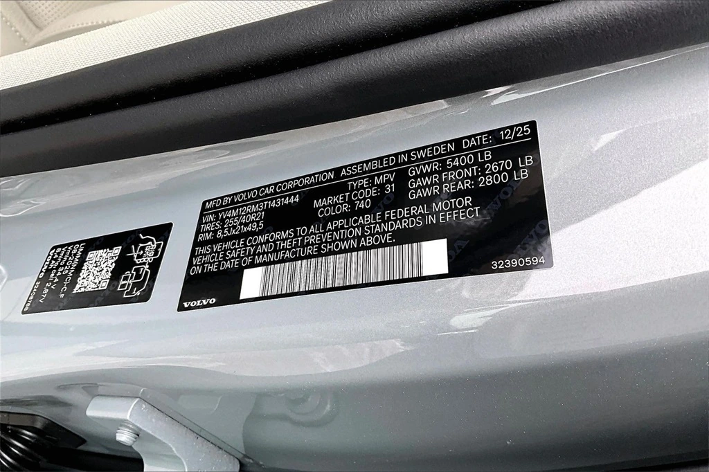 2026 Volvo - image 8