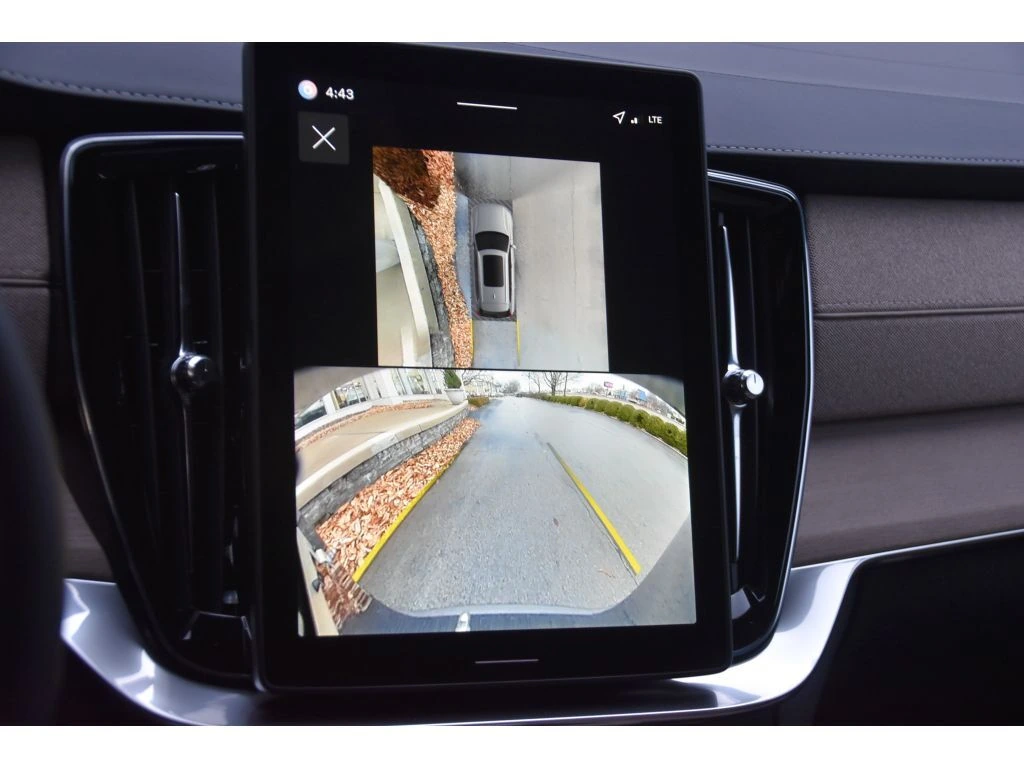 2026 Volvo - image 20