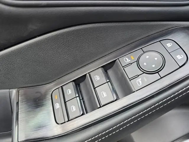 2026 Nissan Rogue SV photo 2