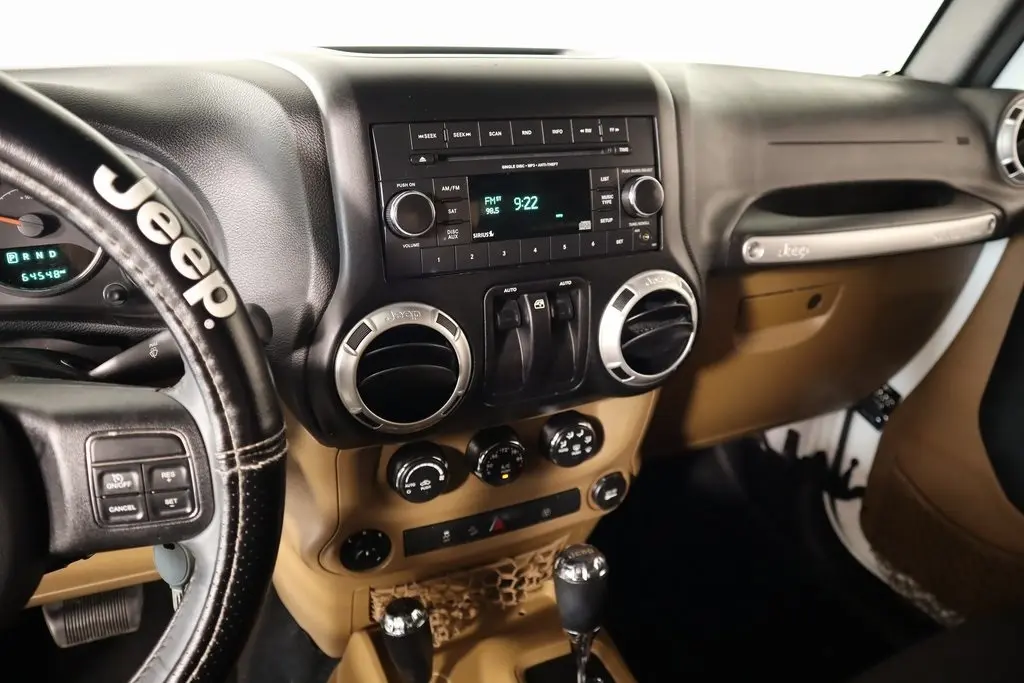 2015 Jeep Wrangler Sahara photo 5