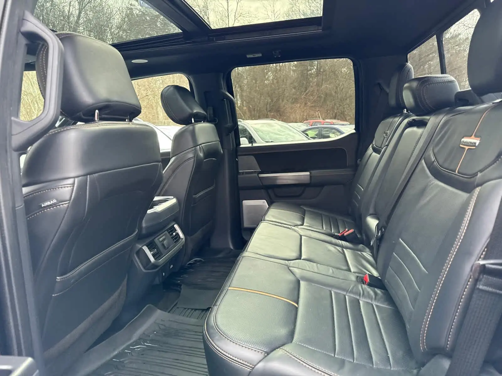 2022 Ford F-150 Platinum photo 29
