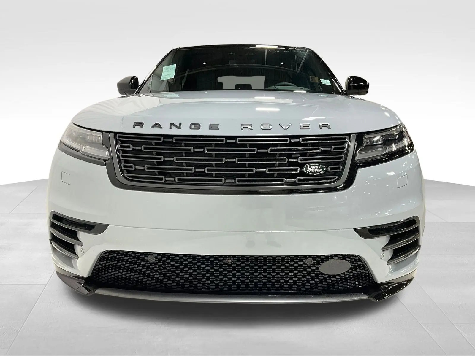 2026 Land Rover Range Rover Velar SE photo 2