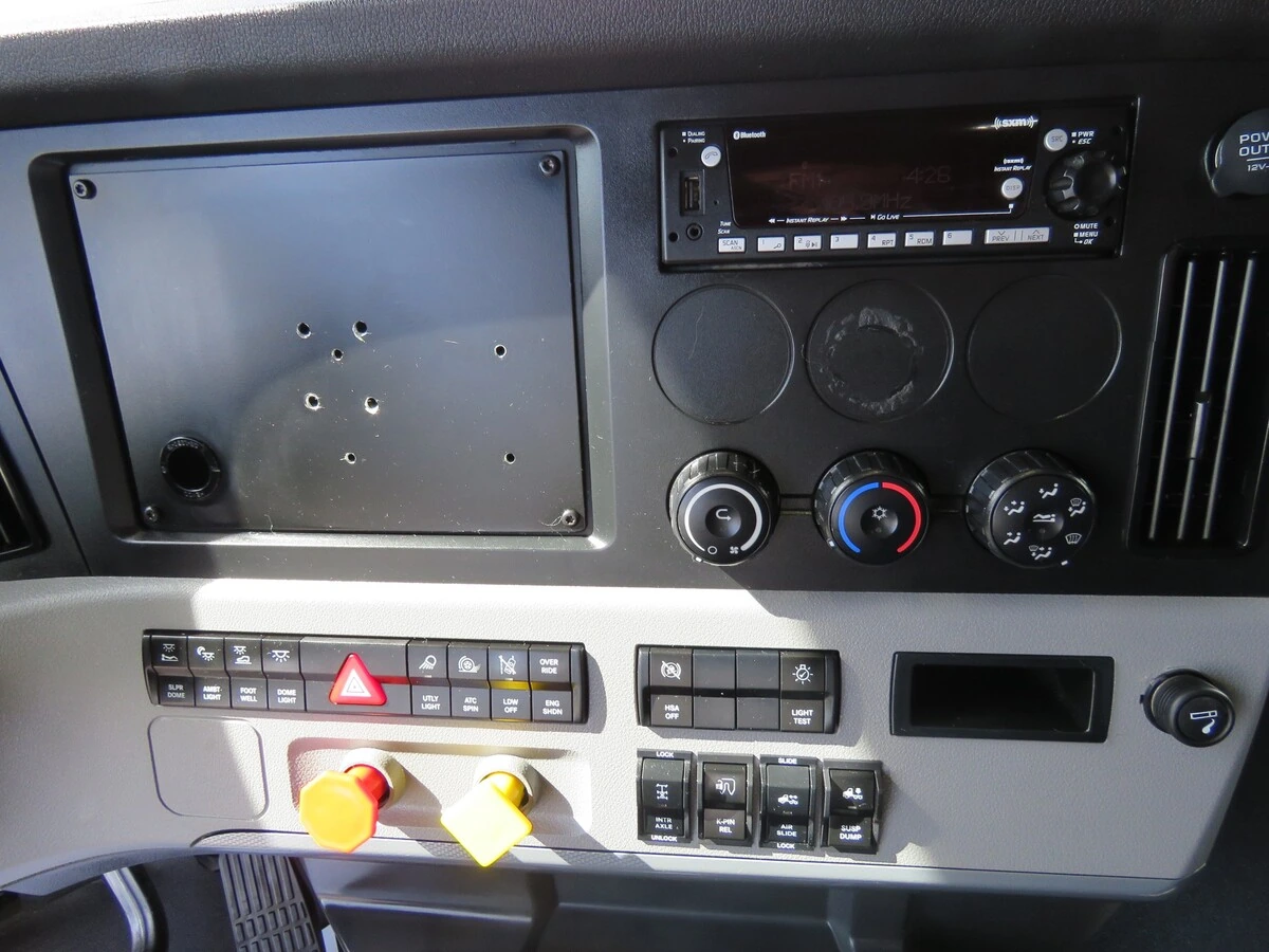 2022 Freightliner Cascadia - image 20