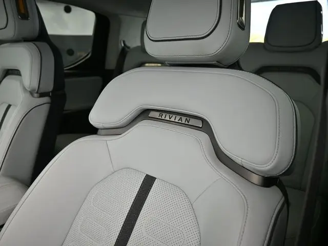 2022 Rivian R1T Adventure photo 12