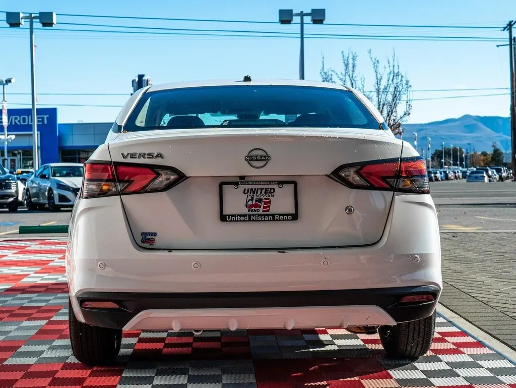 2025 Nissan Versa 1.6 S photo 4
