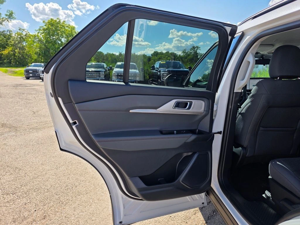 2025 Ford Explorer Active - Photo 17