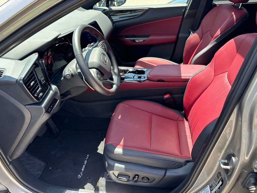 2026 Lexus NX 350 - Photo 18