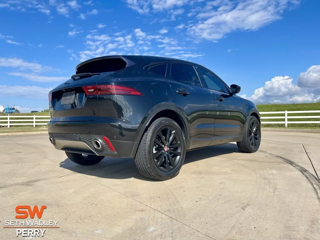 2020 Jaguar E-PACE SE photo 3