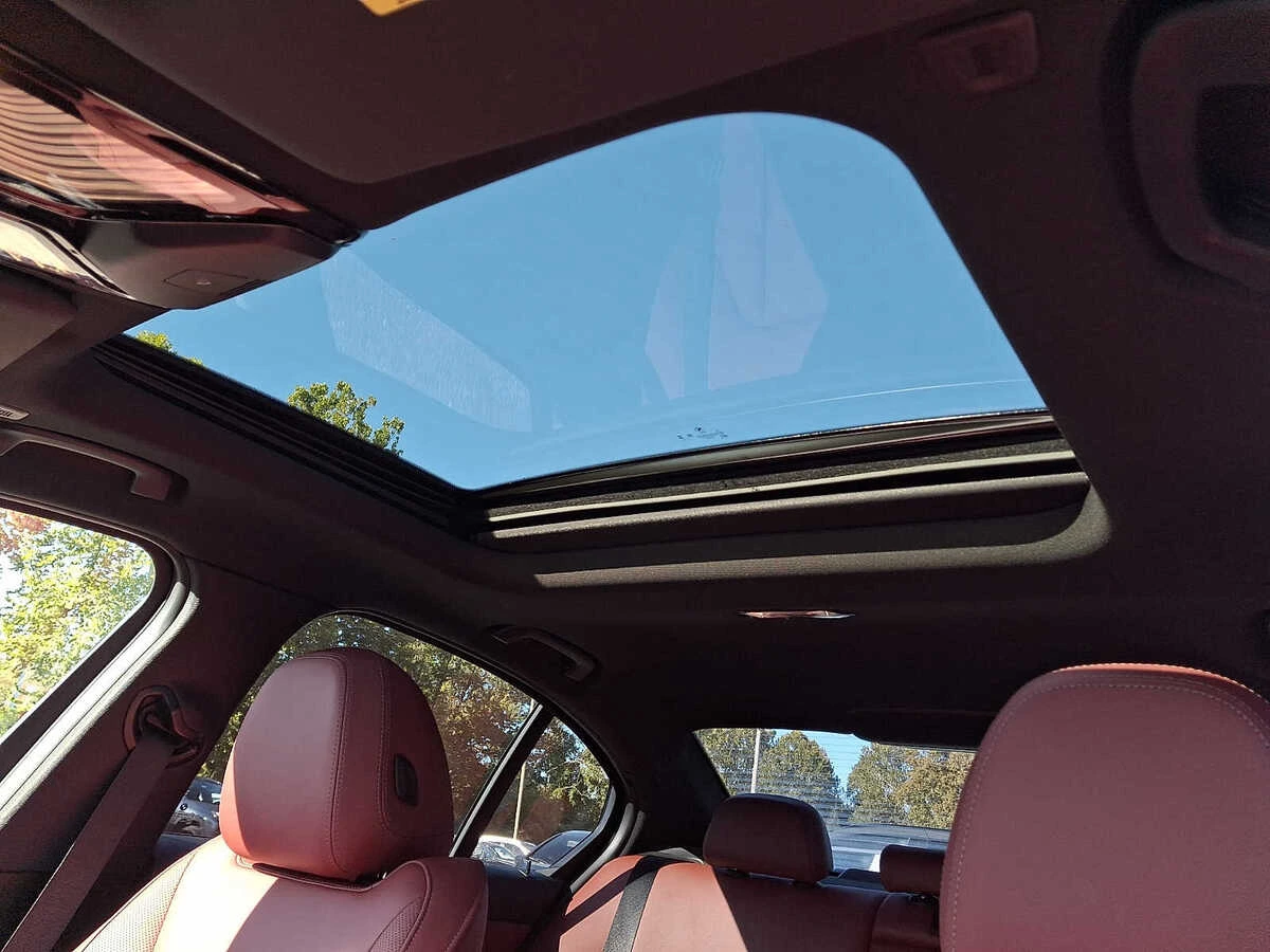 2023 BMW 3 Series 330i - Photo 12