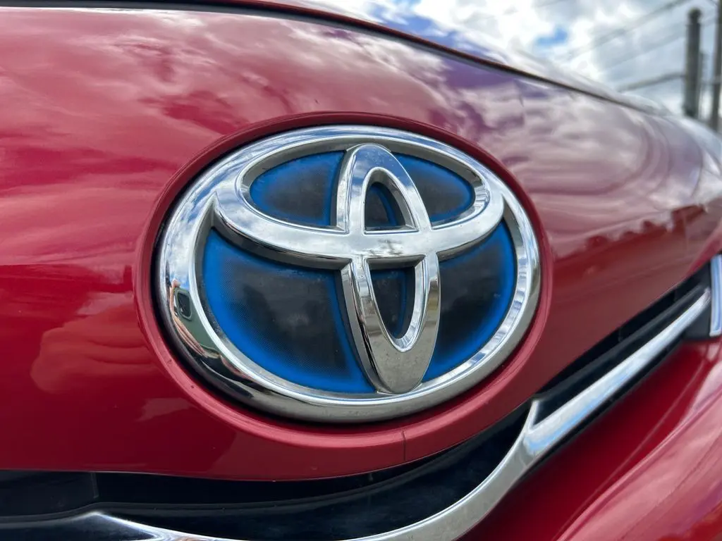 2014 Toyota Prius V Five photo 29