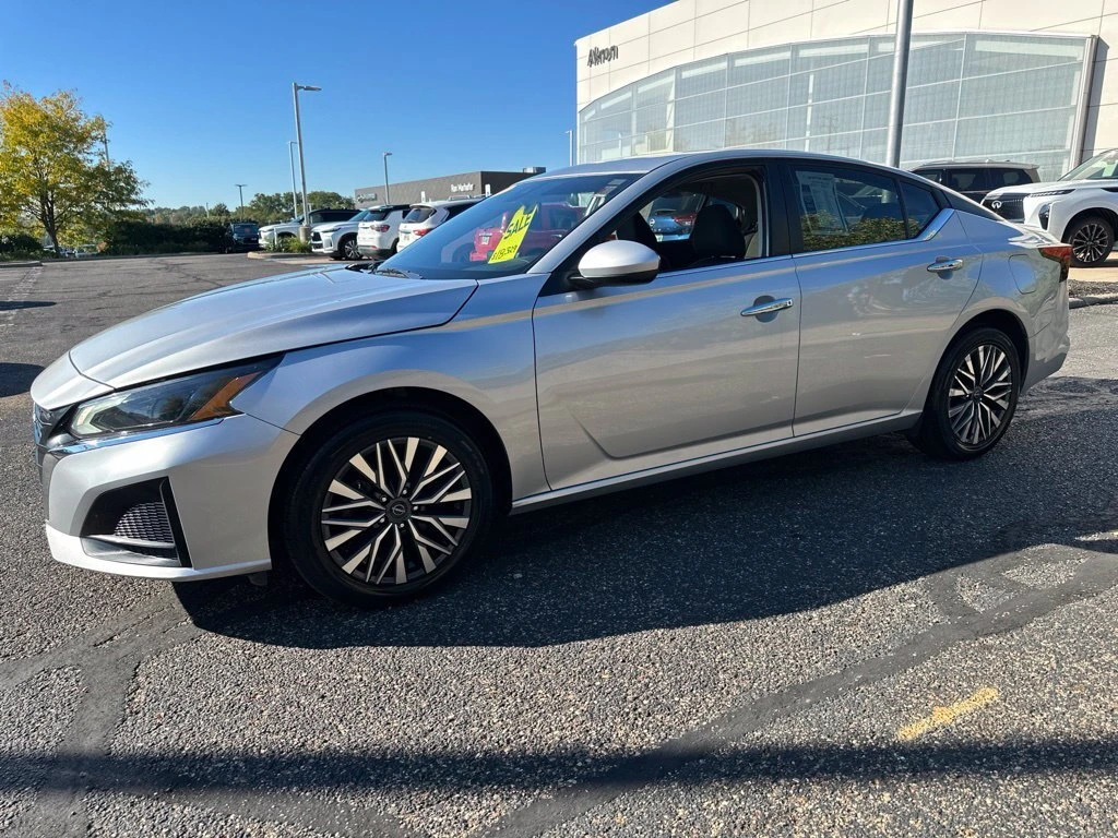 2023 Nissan Altima SV - Photo 9