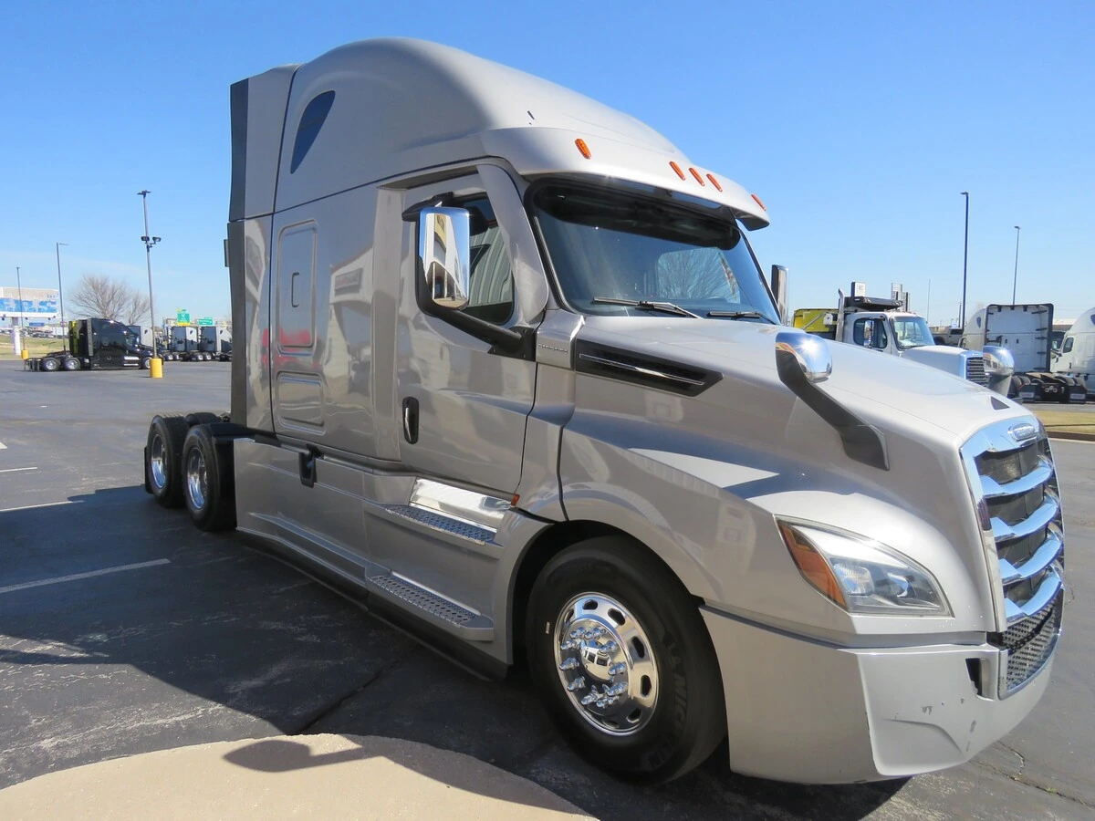 2022 Freightliner Cascadia - image 10