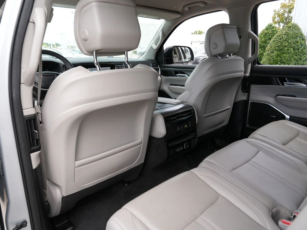 2023 Jeep Wagoneer L Series III - Photo 24
