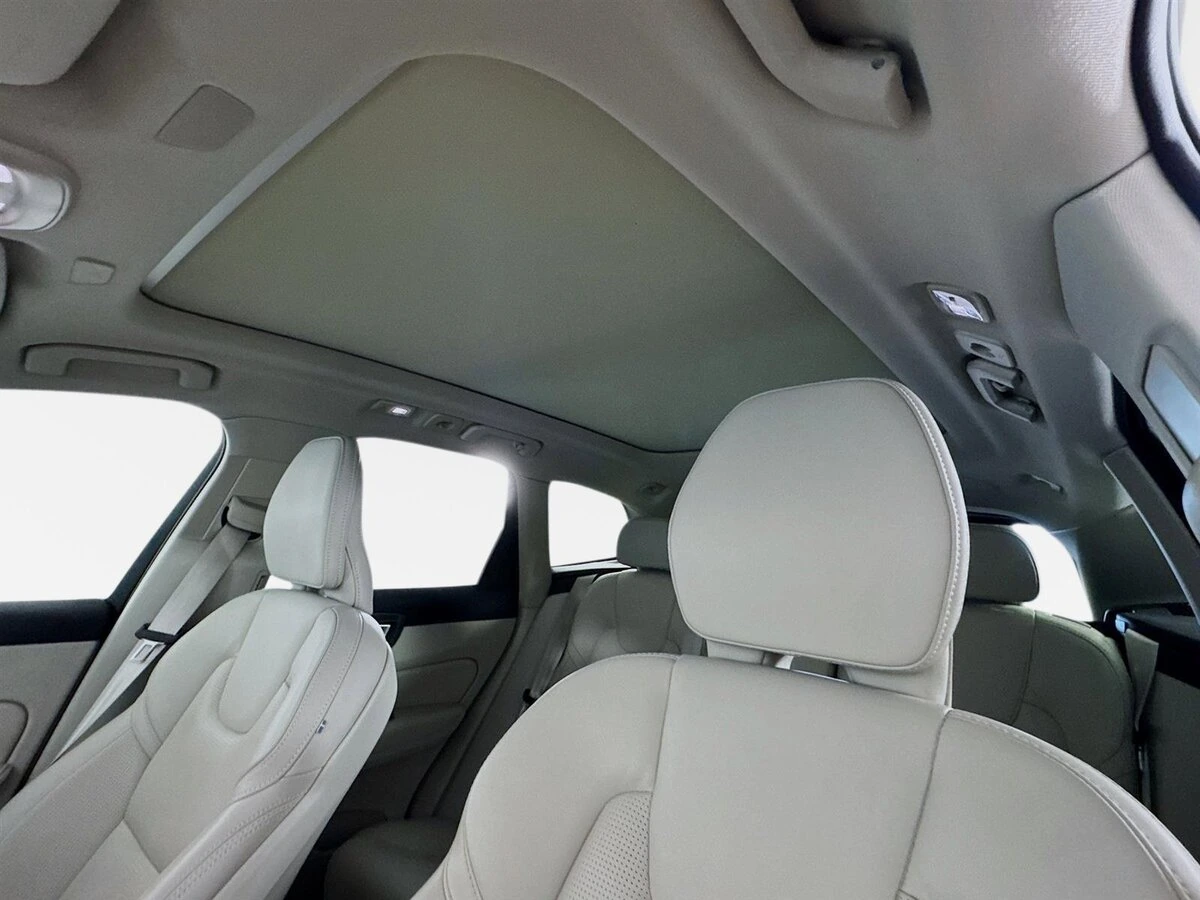 2023 Volvo - image 14