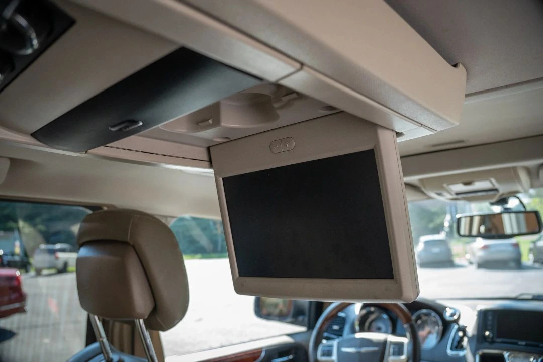 2015 Chrysler Town & Country Limited Platinum - Photo 28