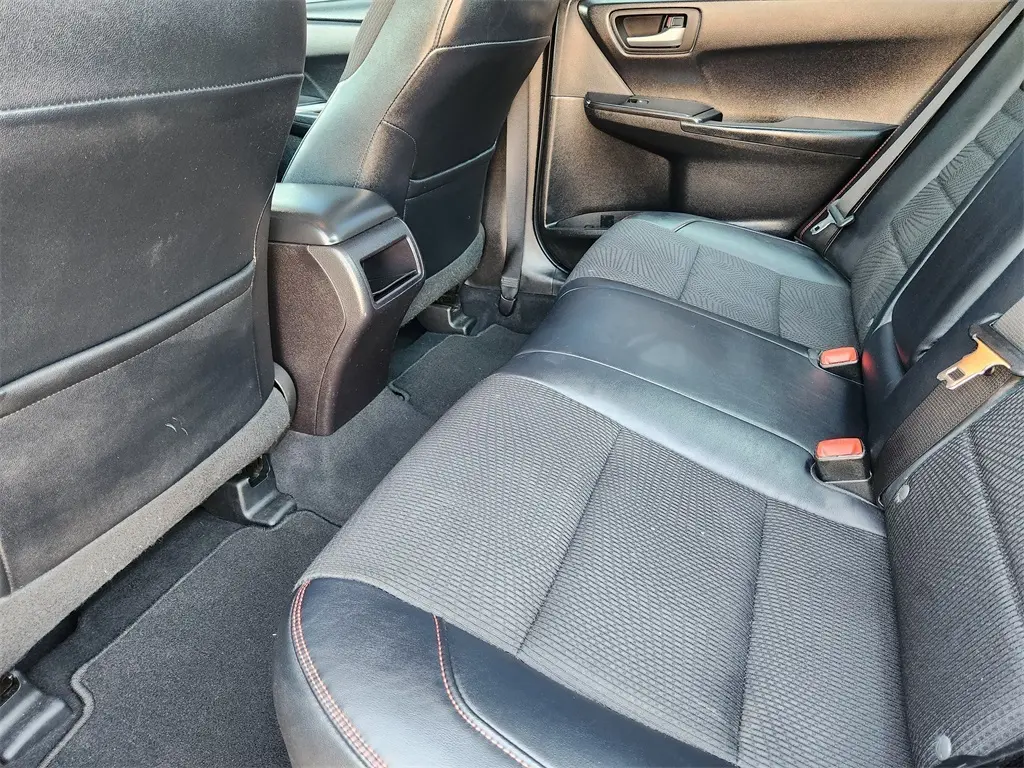 2016 Toyota Camry Base photo 18
