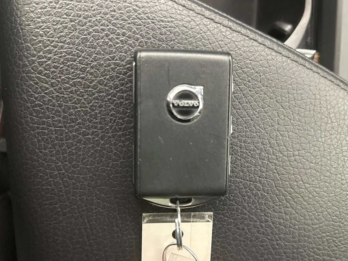 2021 Volvo - image 10