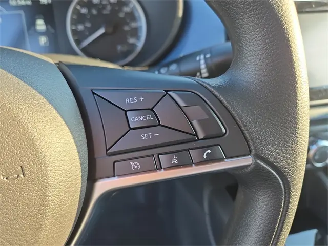 2025 Nissan Versa 1.6 SV photo 18