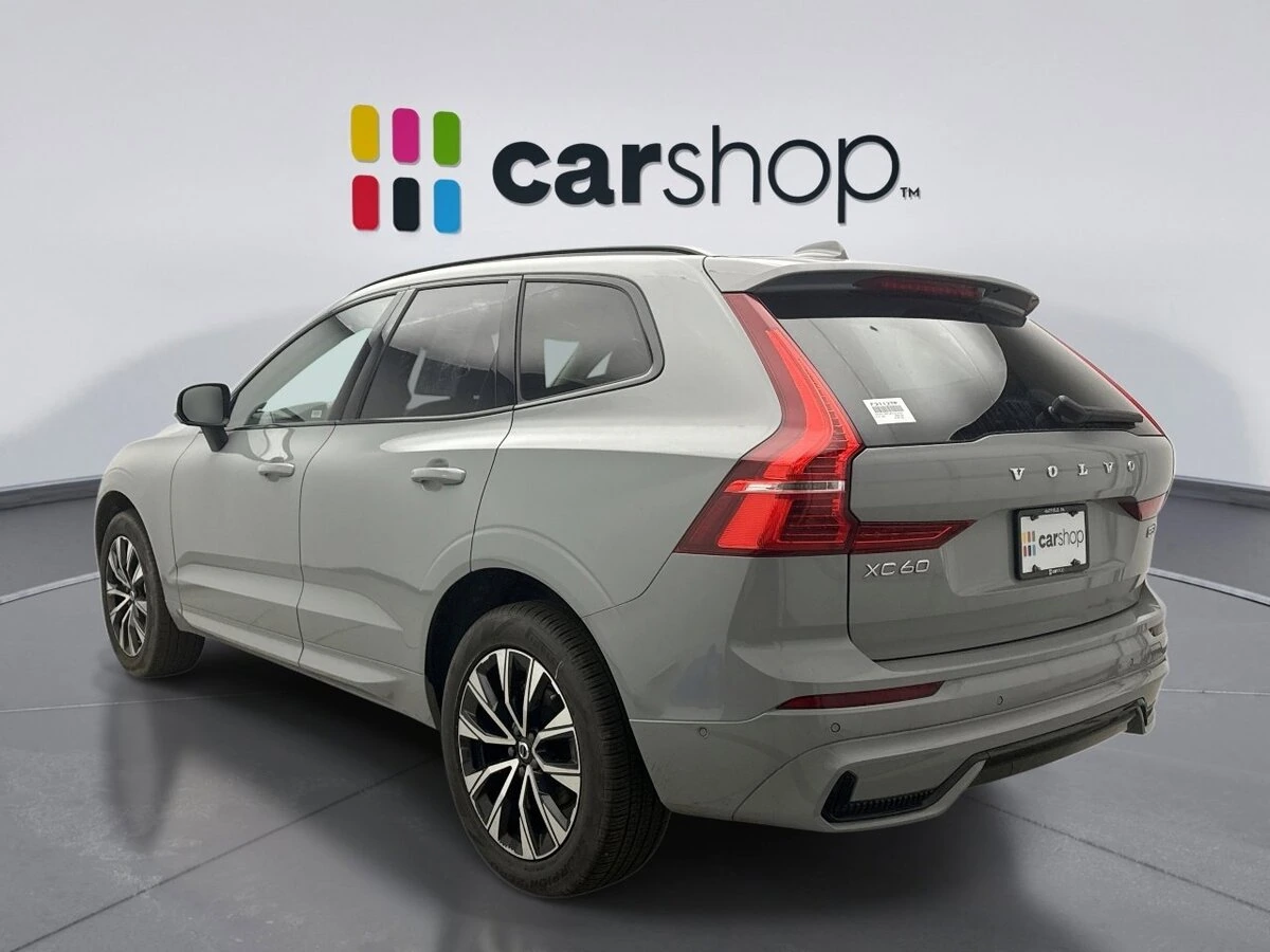 2025 Volvo - image 3