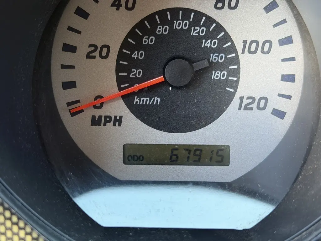 2004 Nissan Xterra XE photo 2