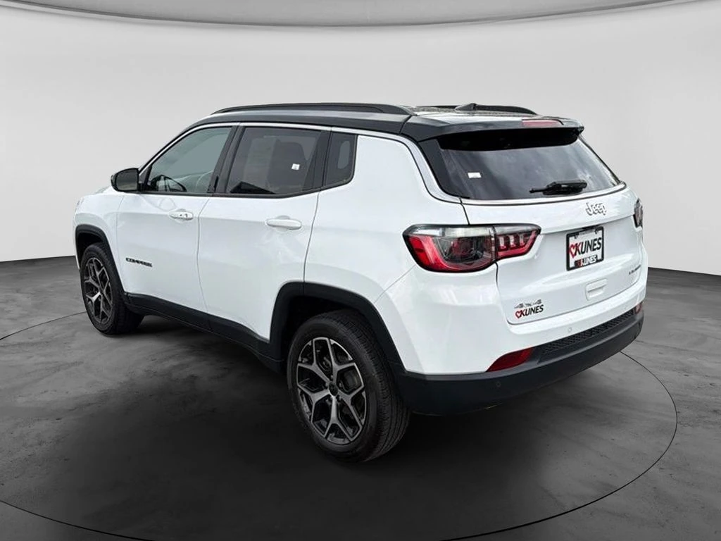 2025 Jeep Compass Limited - Photo 8