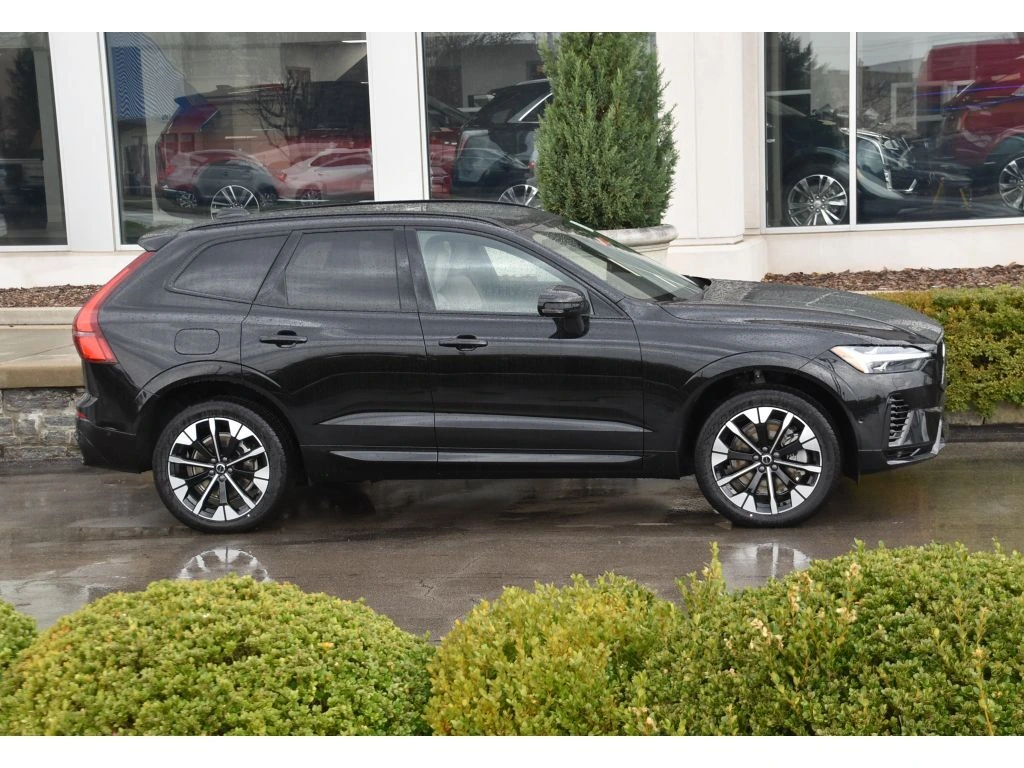 2026 Volvo - image 3