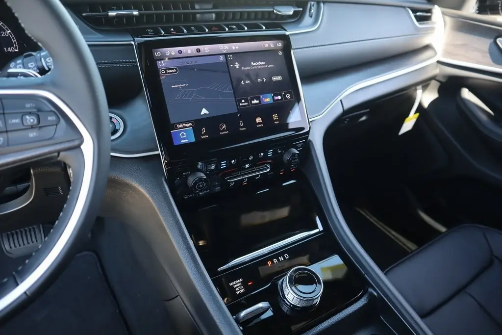 2025 Jeep Grand Cherokee Limited photo 4