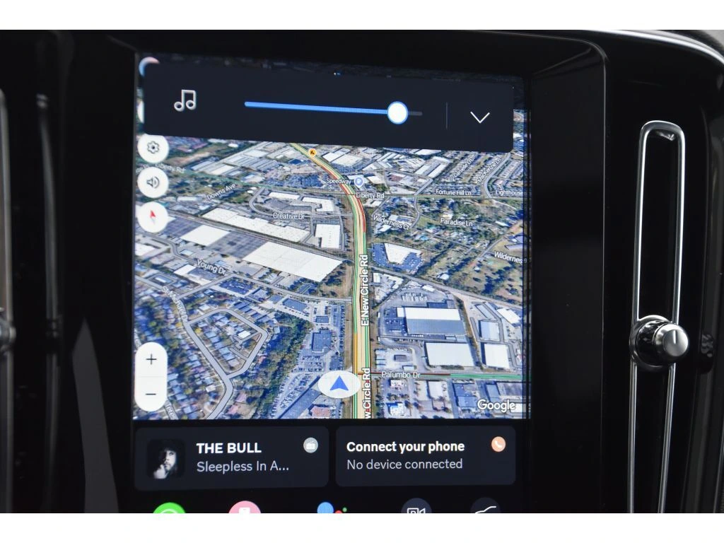 2025 Volvo - image 18