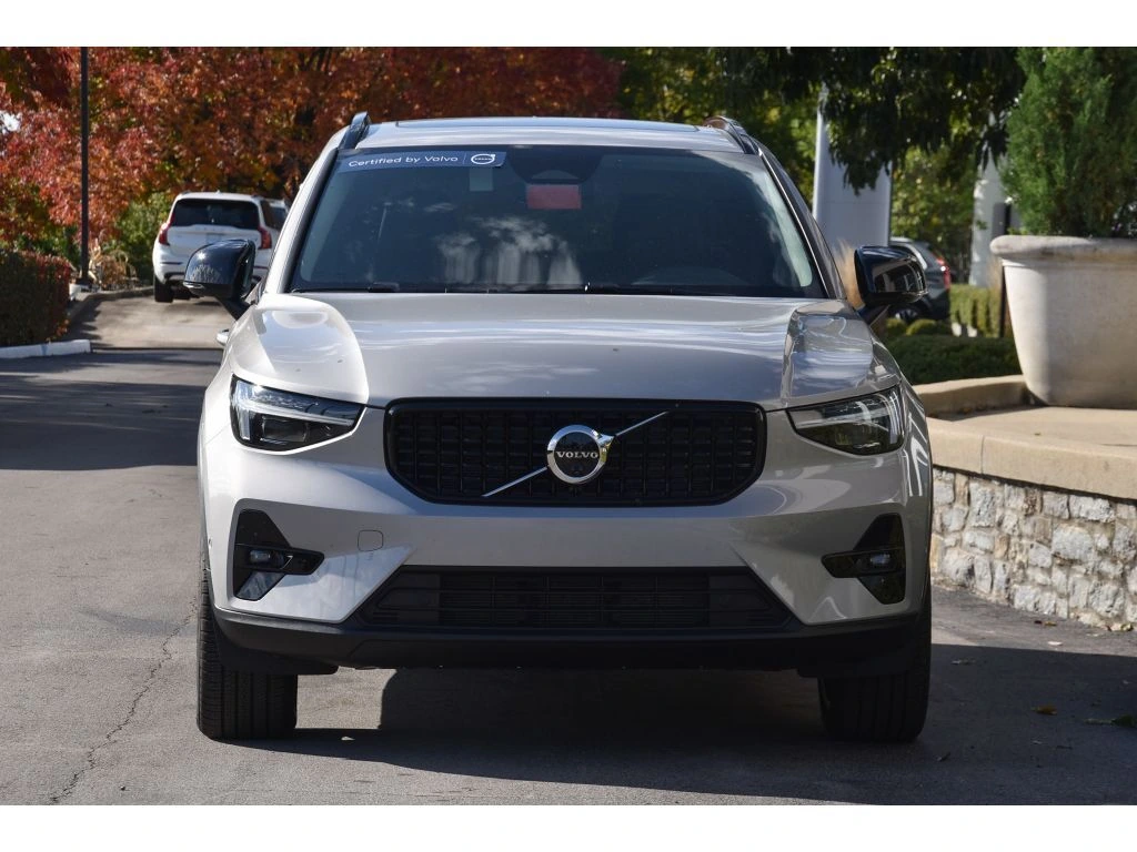 2025 Volvo - image 6