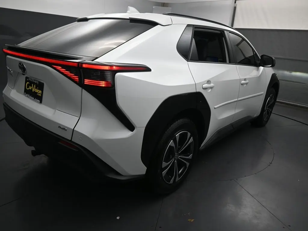 2023 Toyota bZ4X XLE photo 4