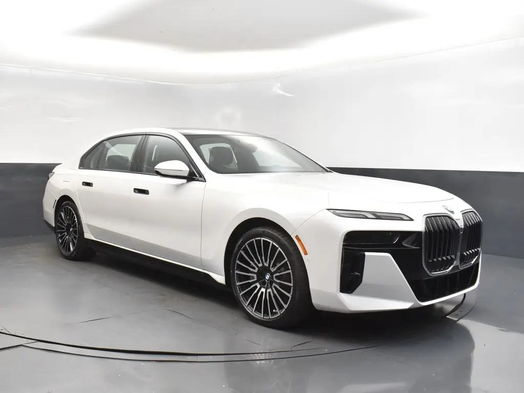 2026 BMW 7 Series 750e's photo