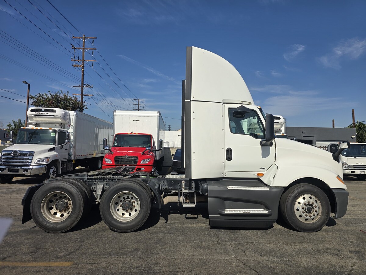 2021 International LT in CA — photo 4