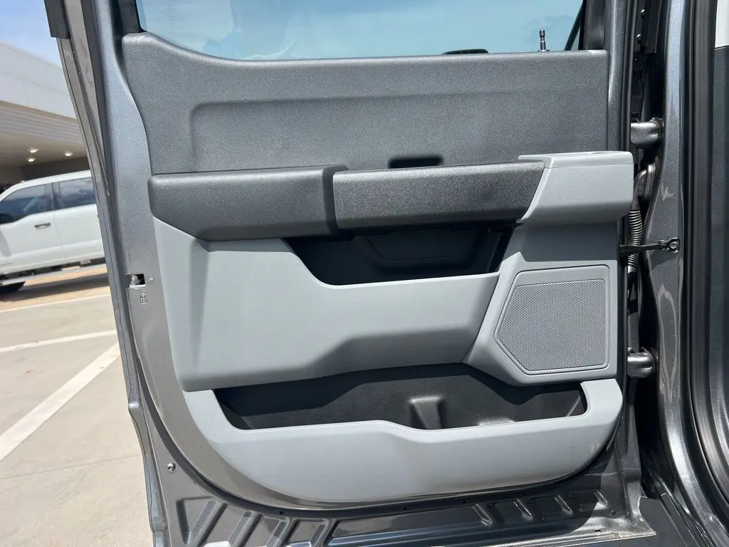 2025 Ford F-250 photo 8