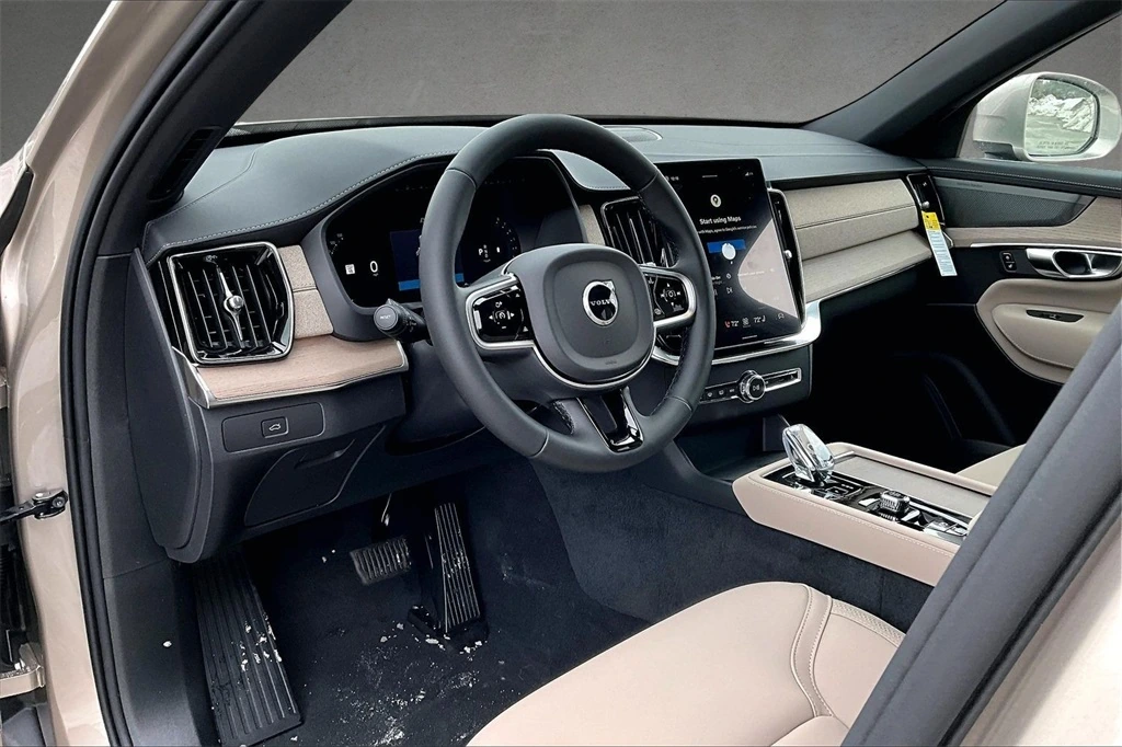 2026 Volvo - image 7