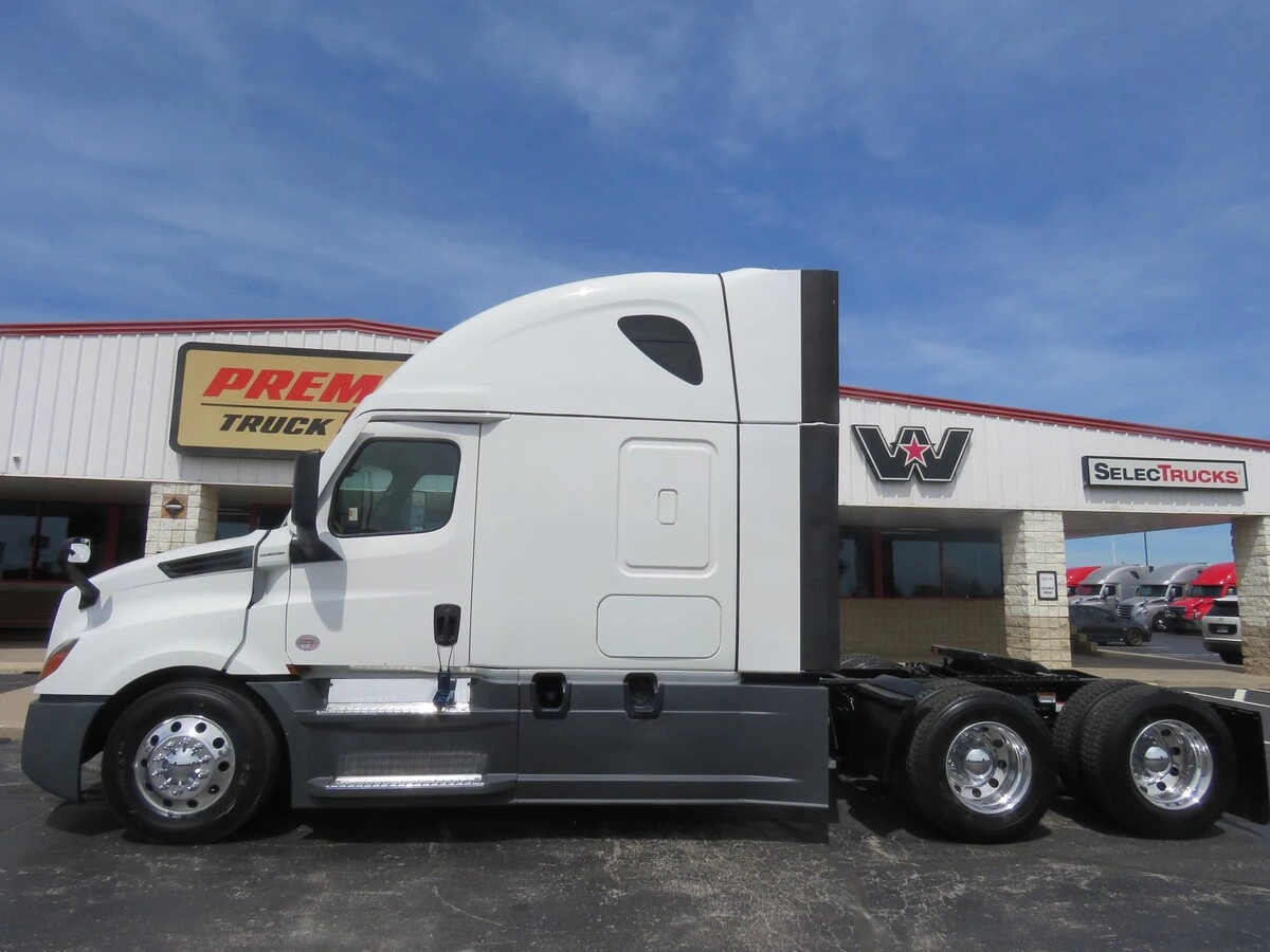 2024 Freightliner Cascadia - image 2
