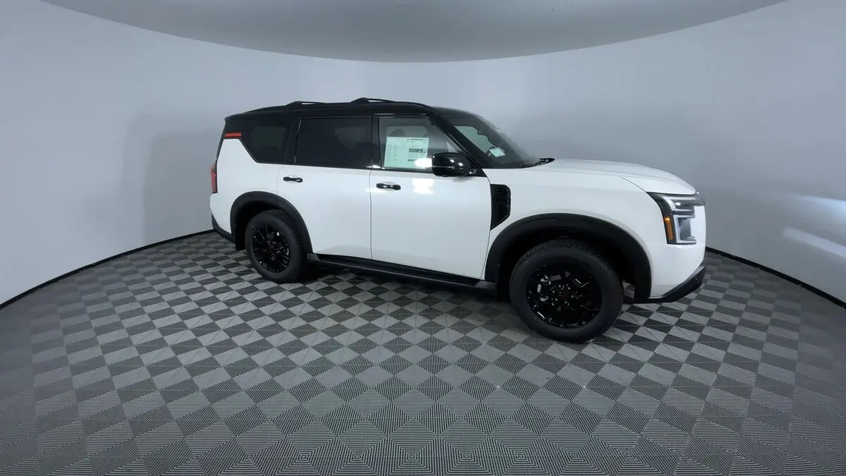 2026 Nissan Armada photo 2