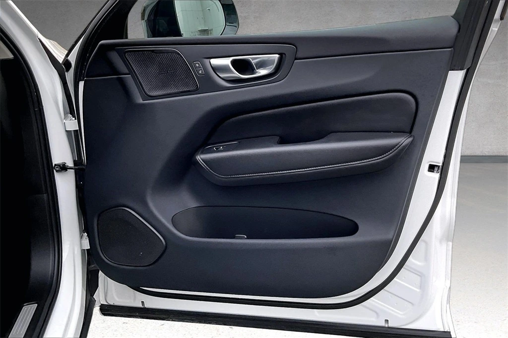 2023 Volvo - image 27